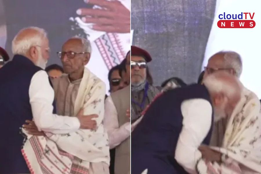 PM Narendra Modi Touches Feet Of 97-Year-Old Makhanlal Sarkar