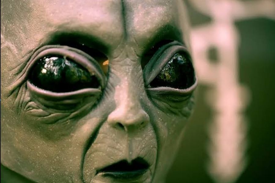 Aliens May Exist, But They’re Probably Not Visiting Earth: Scientists Explain Three Key Reasons