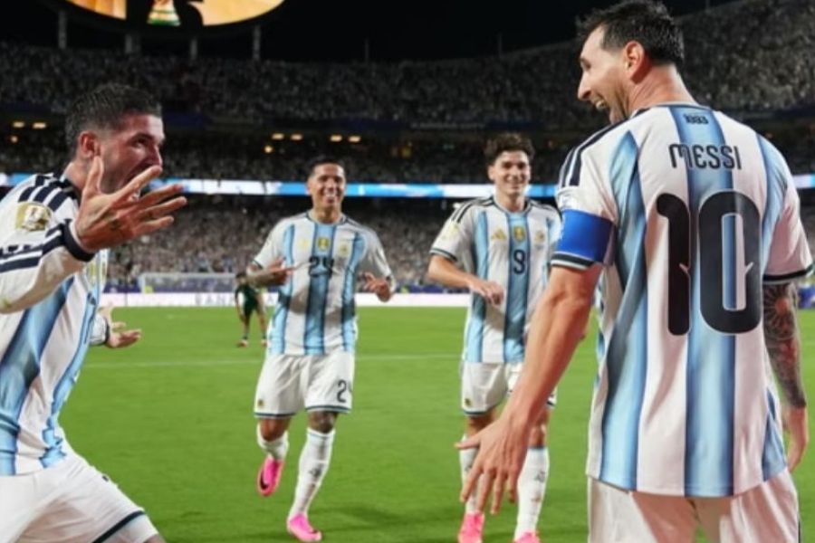 Lionel Messi Earns Perfect 10/10 as Argentina Player Ratings Against Algeria Are Revealed