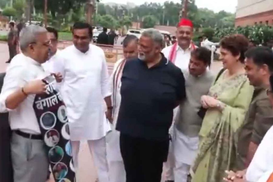 Rebel MPs Poster Triggers Political Exchange Between Priyanka Gandhi and Kalyan Banerjee in Parliament