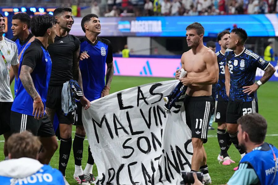 Argentina’s Premier League Stars Could Lose UK Visas After World Cup Falklands Banner Controversy