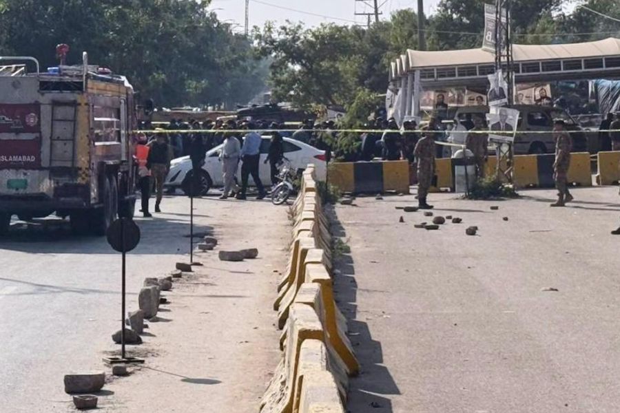 Suicide Bombing Targets Pakistan Army Convoy, 12 Soldiers Killed