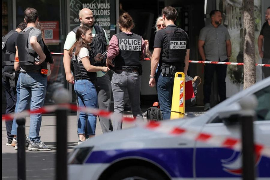 Three Women, Including Pregnant Woman, Injured in Paris Knife Attack