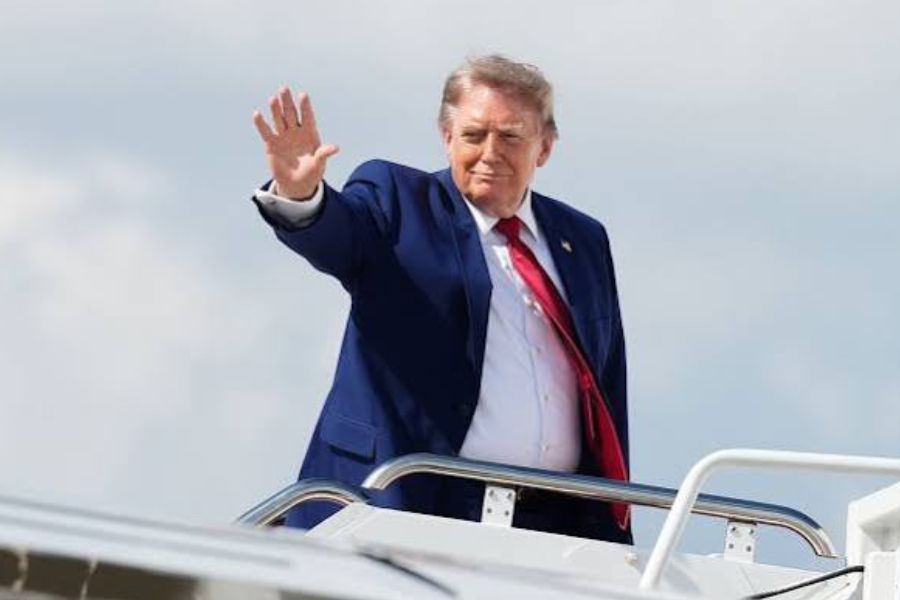 Trump Secretly Switched Jets After Israel Warned of Possible Iran Attack