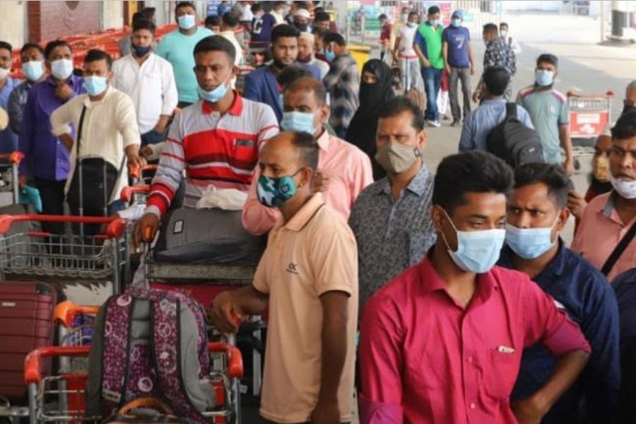 UAE Cancels Visas of Over 4,000 Bangladeshis, Leaving Expatriates Stranded at Home