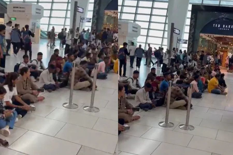 SpiceJet Delhi-Dubai Flight Delayed for Over 24 Hours, Passengers Protest at Airport